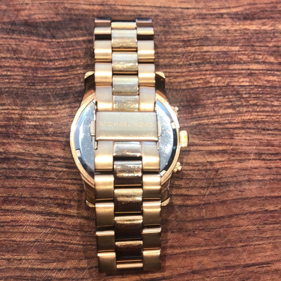 Michael Kors Rose Gold Watch - Picture 3 of 6